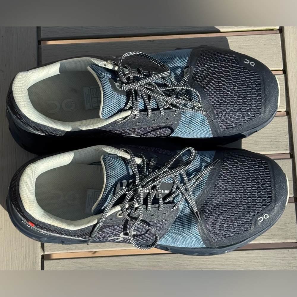 On Running Cloudstratus (1st gen) Women’s Running Shoes Navy/Dust Size 10.5.